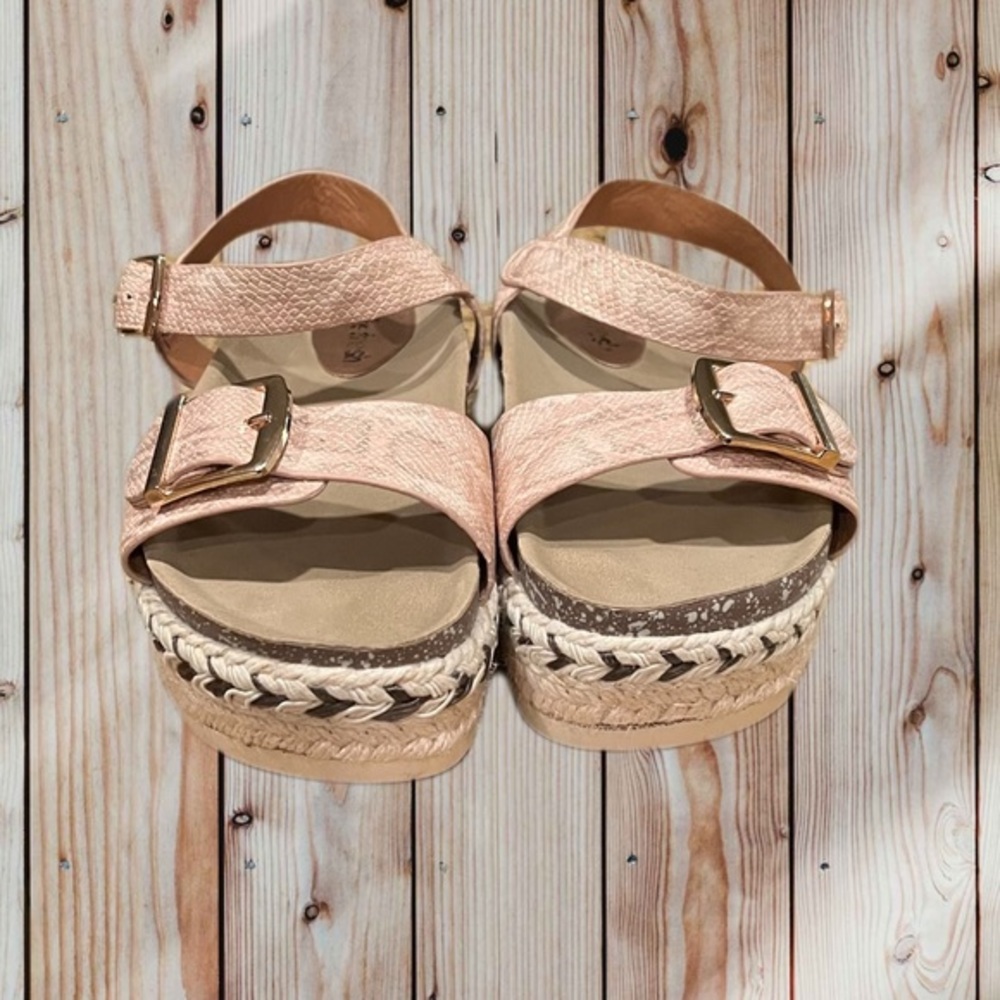 Refresh Pink Snakeskin Platform Sandals. Size 35